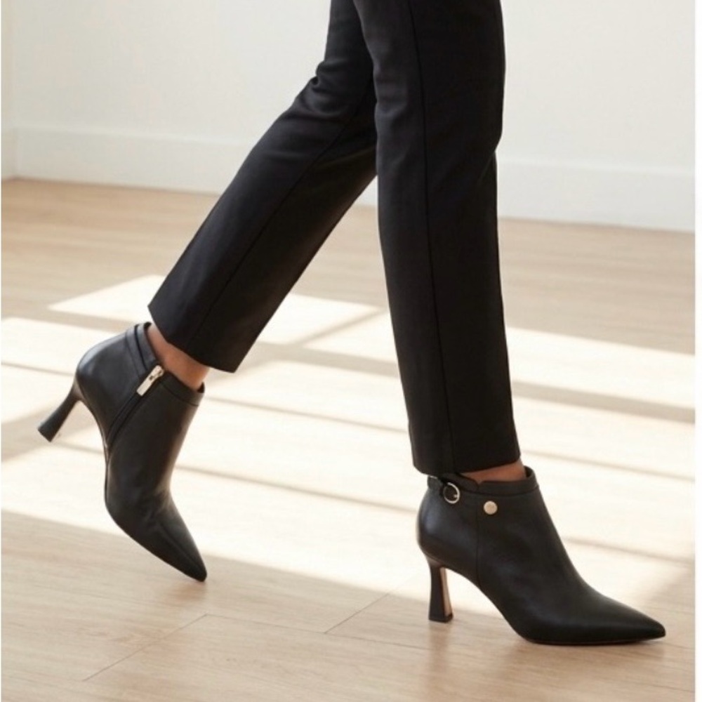Vince Camuto Keeshey Black Leather Pointed Toe Ankle Booties Buckle Zip Heel 9M